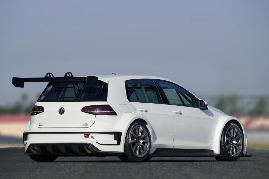  Volkswagen Golf TCR Concept 2015 года  (фото 2 из 4)